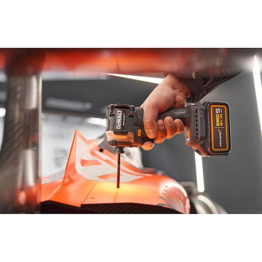 Dewalt - DCF85MP2T-QW ელ.სახრახნისი დარტყმით 18V