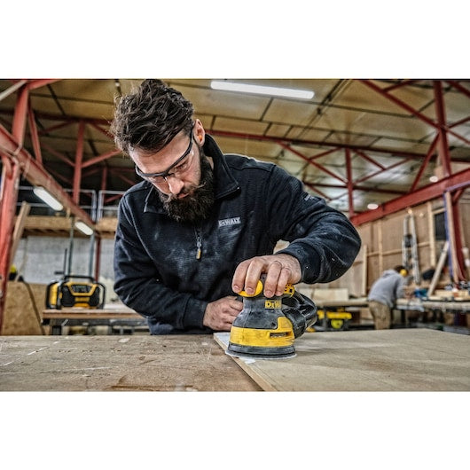 Dewalt DWE6423-QS ელ. სახეხი ხელსაწყო