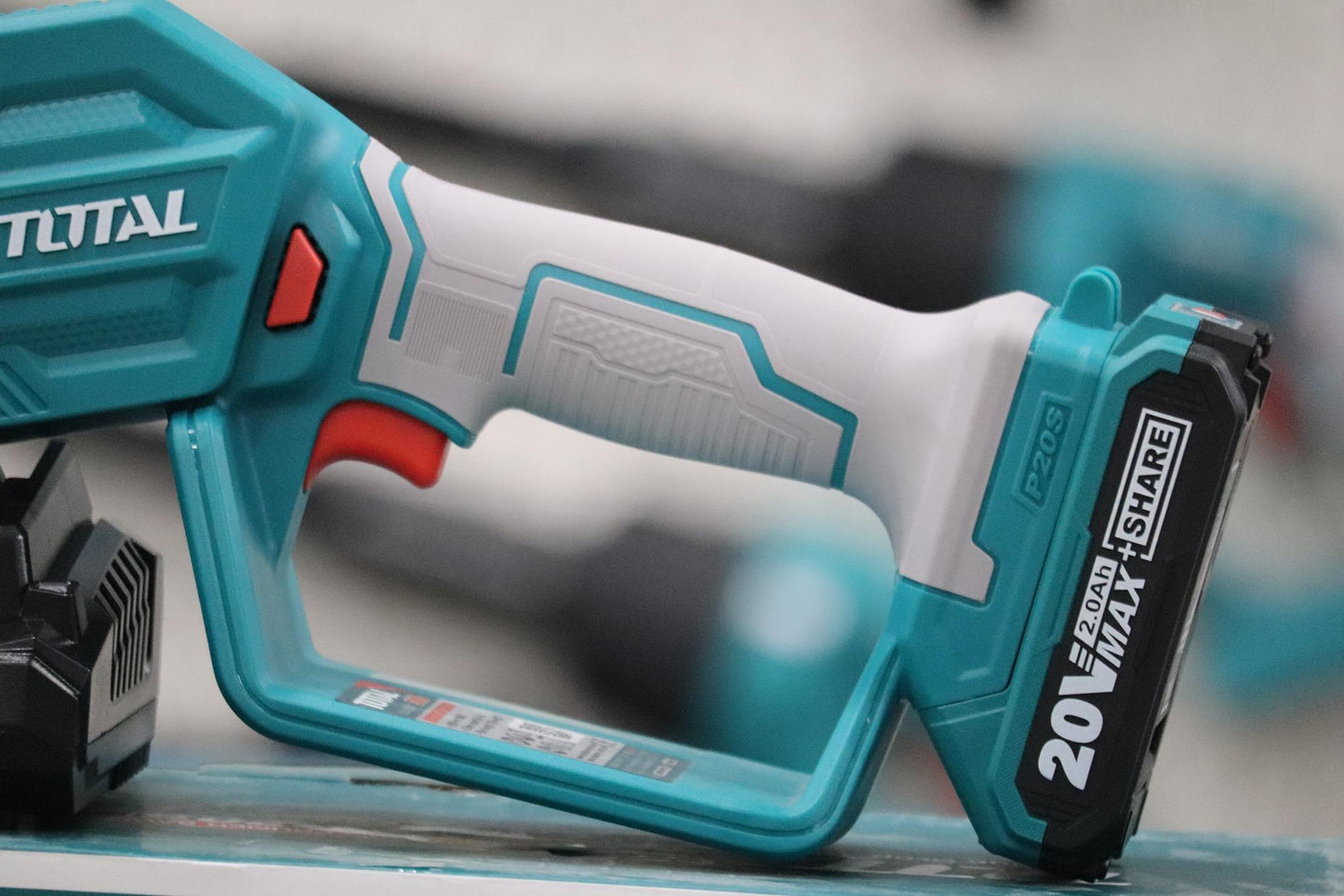 აკუმულატორული ჯაჭვური ხერხი TOTAL TGSLI20581 (1 ელემენტით)