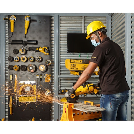 Dewalt DWE4579-QS კუთხლივ სახეხი ხელსაწყო 230mm 2600W