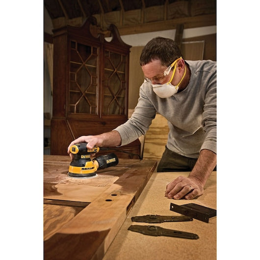 Dewalt DWE6423-QS ელ. სახეხი ხელსაწყო